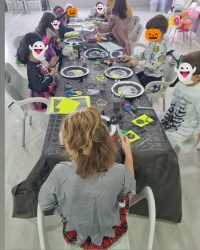 Te cuido 24 SIETE se viste de Halloween.